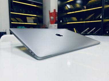 Macbook Pro Retina 15 [ 2017 TouchBar ]